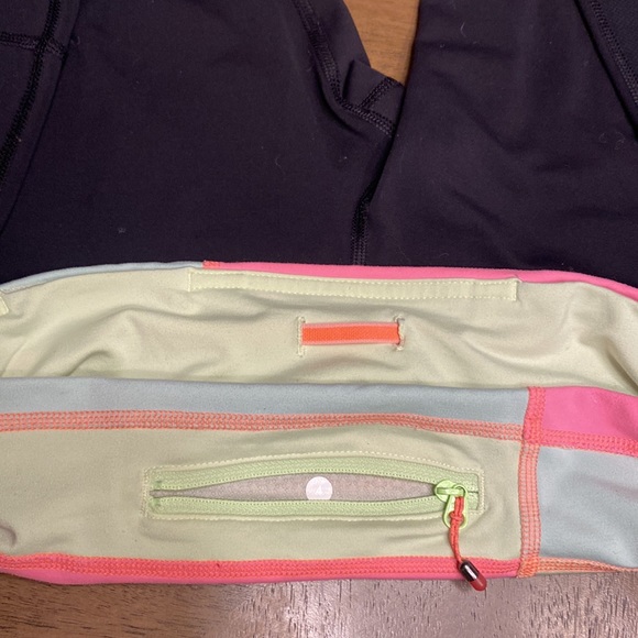 Lululemon cropped size 4 leggings - Picture 3 of 4